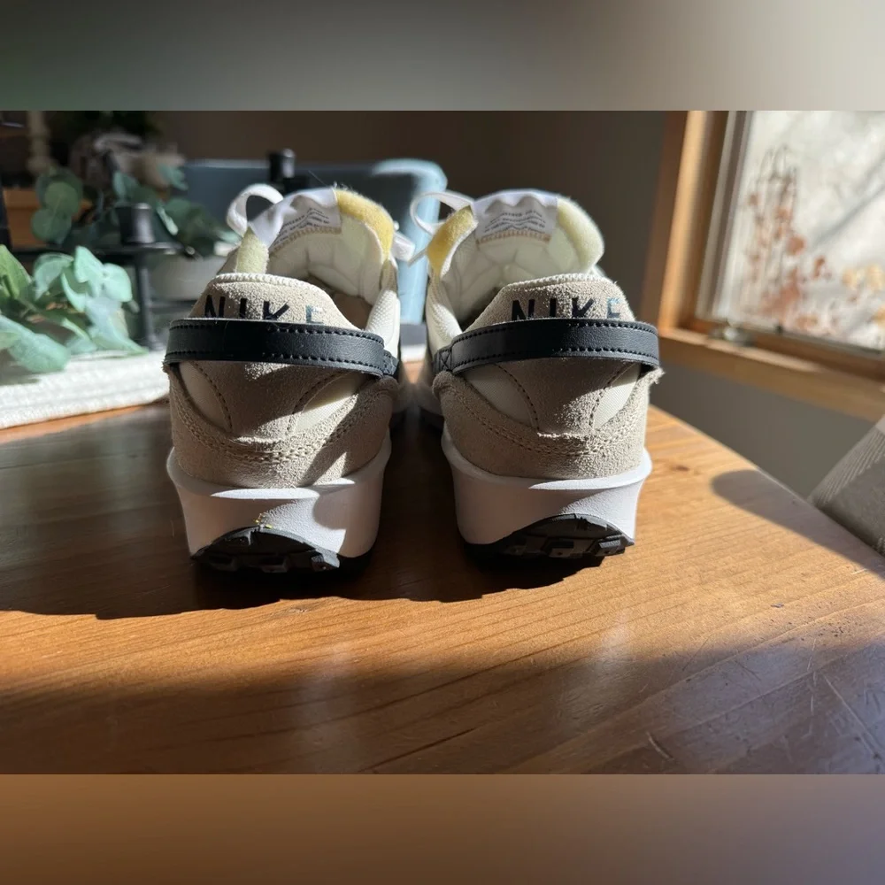 EUC - WOMEN'S NIKE WAFFLE DEBUT SNEAKERS - Picture 6 of 12